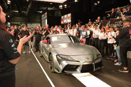 Toyota Supra 2020 đầu tiên trên thế giới bán giá kỷ lục 2,1 triệu USD