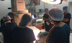 Lần đầu tiên thay van tim qua động mạch cảnh chung trái thành công tại Việt Nam