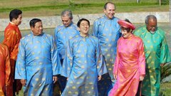 Ảnh: Nhìn lại trang phục truyền thống tại các kỳ APEC