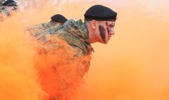 Ảnh: Binh sỹ Hải quân đánh bộ Nga luyện tập khắc nghiệt thế nào?