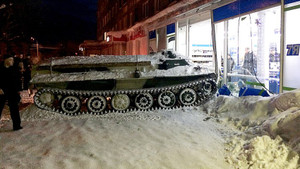 Nga: Trộm xe thiết giáp, đâm nát cửa hàng vì lý do khó tin