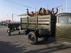 Ảnh, video: Triều Tiên tổ chức diễu binh kỷ niệm 70 năm thành lập quân đội