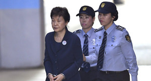 Cựu Tổng thống Hàn Quốc Park Geun-hye lĩnh án 24 năm tù