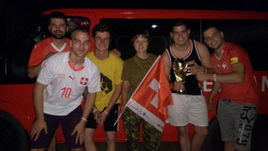 Đi xem World Cup bị lạc vào vùng chiến sự, nhóm cổ động viên may mắn thoát nạn