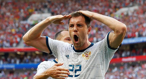 CĐV Nga hò reo ăn mừng, Tổng thư ký FIFA tưởng tiếng sấm rền