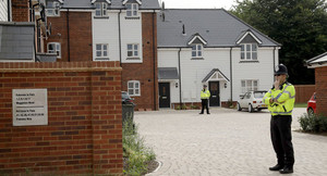 Hai nạn nhân nghi bị đầu độc bằng Novichok, truyền thông Anh lập tức buộc tội Nga