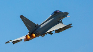 Không quân Anh tuyên bố chặn cường kích Su-24 của Nga tại Biển Đen