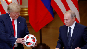 Washington lo quả bóng ông Putin tặng ông Trump có thiết bị nghe lén, Matxcơva tuyên bố gì?