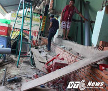 'Dở khóc dở cười' cảnh người Sài Gòn bắc thang để ra khỏi nhà