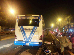 Đi xe đạp vào làn ô tô, nam thanh niên bị cán chết