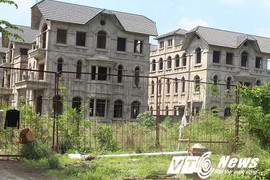 Lạnh người đi qua khu biệt thư 'ma' ở TP.HCM
