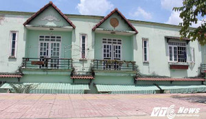 Những ngôi nhà 'kỳ quái' trên con đường mới nâng cấp ở TP.HCM