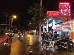 Cô gái bị tên cướp giật túi xách ngã xuống đường đã qua đời