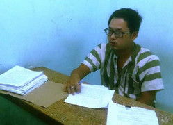 Khoác áo công an của bố đi cướp tài sản