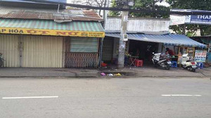 Sau tiếng la hét, 2 nam thanh niên nằm bất động bên vũng máu