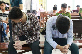 Cướp bánh mì trị giá 45.000 đồng, 2 thanh niên lãnh án tù