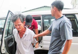 Mâu thuẫn khi khuyên bạn chung thủy với vợ, cầm dao sát hại bạn dã man