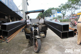 CSGT truy quét xe 'máy chém', tài xế ngụy biện do định mệnh sinh ra nghèo