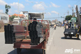 Xe 'máy chém' dàn hàng ngang, 'đại náo' tỉnh lộ Bình Dương