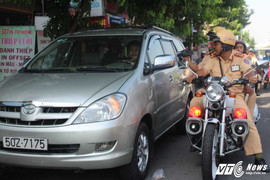 Nhiều tài xế ô tô ngẩn ngơ khi bị CSGT ghi hình, xử phạt nguội