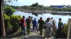 Thi thể người phụ nữ trôi dạt trên kênh Vàm Thuật