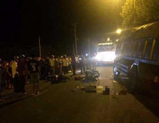 2 xe máy đâm nhau trong đêm, 4 thanh niên chết thảm