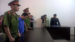 'Yêu râu xanh' giở trò đồi bại với bé gái 2 tuổi lĩnh án chung thân