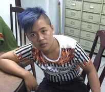 Mùng 1 Tết: Thiếu niên cướp điện thoại iPhone ngay trên phố Sài Gòn