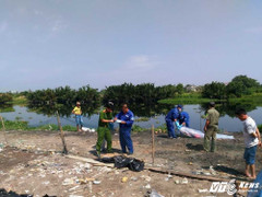 Thi thể bé trai đang phân hủy trên kênh ở Sài Gòn