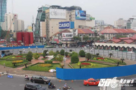Cận cảnh công trường phá bỏ vòng xoay trước chợ Bến Thành