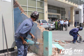 Lấn chiếm vỉa hè, tường trước trụ sở đại diện phía Nam của Bộ Công thương bị đập bỏ