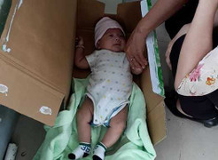 Mẹ lái ô tô bỏ con trai 1 tuổi trước trụ sở công an xã