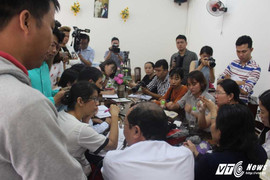 Mẹ bé gái 7 tuổi nghi bị xâm hại tình dục: 'Tôi không điên mà dựng chuyện'