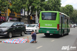 Lên cơn giật kinh phong, cô gái chết thảm dưới bánh xe buýt