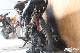 13 giang hồ xăm trổ xông vào nhà đập phá, ném bom xăng, đốt xe máy: Chủ vựa dừa lại kêu cứu