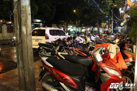 Chủ tịch TP.HCM chỉ đạo hoàn chỉnh đề án thu phí vỉa hè