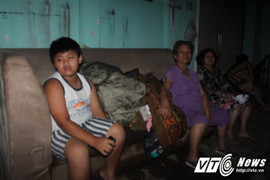 Cháy nổ lớn trong kho Cảng Sài Gòn, hàng chục người ôm chăn vật vờ ngoài đường