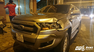 Ô tô 'điên' tông 5 xe máy ở Sài Gòn, 4 người nhập viện