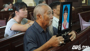 Nam sinh giết bạn giấu xác vào thùng xốp phi tang: Vì sao gia đình nạn nhân đòi bồi thường nửa tỷ?