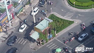 Ngôi nhà không chịu giải tỏa, chình ình giữa giao lộ ở Sài Gòn