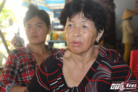 Bà ngoại bé gái bị ông nội, cha ruột hiếp dâm liên tục nhận tin nhắn dọa giết