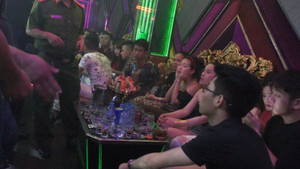 Hàng chục trai gái thác loạn, chơi ma túy tại quán bar ở trung tâm Sài Gòn