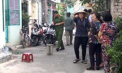 Đi chơi về khuya bị nhắc nhở, nam thanh niên đâm 2 cha con trọng thương