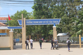 Nam sinh lớp 8 bóp cổ cô giáo trong lớp là học sinh cá biệt