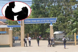 Nam sinh lớp 8 bóp cổ giáo viên trong lớp học bị đình chỉ học tập 1 năm