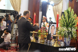 Nhiều đoàn quốc tế viếng nguyên Thủ tướng Phan Văn Khải