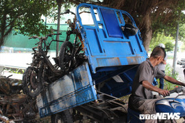Ảnh: Đưa hàng trăm xe máy, ô tô cháy rụi trong chung cư Carina ra ngoài