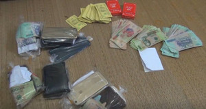 Bắt quả tang cán bộ ngành thuế và ngân hàng đánh bạc