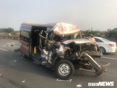 Hàng loạt ô tô biến dạng sau tai nạn liên hoàn trên cao tốc TP.HCM - Long Thành - Dầu Giây