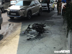 Bị xử phạt, nam thanh niên đốt xe máy trước mặt CSGT giữa Sài Gòn